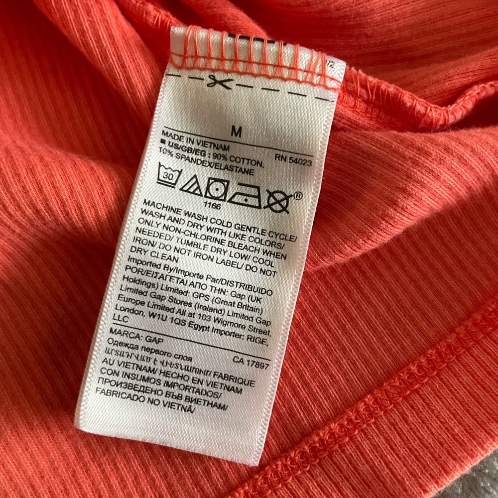 GAP Rib Tank size medium - Picture 3 of 4